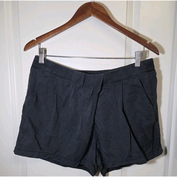 Lululemon & Go Keepsake Black‎ Tencel Pleated Shorts Size 10 - Picture 4 of 12